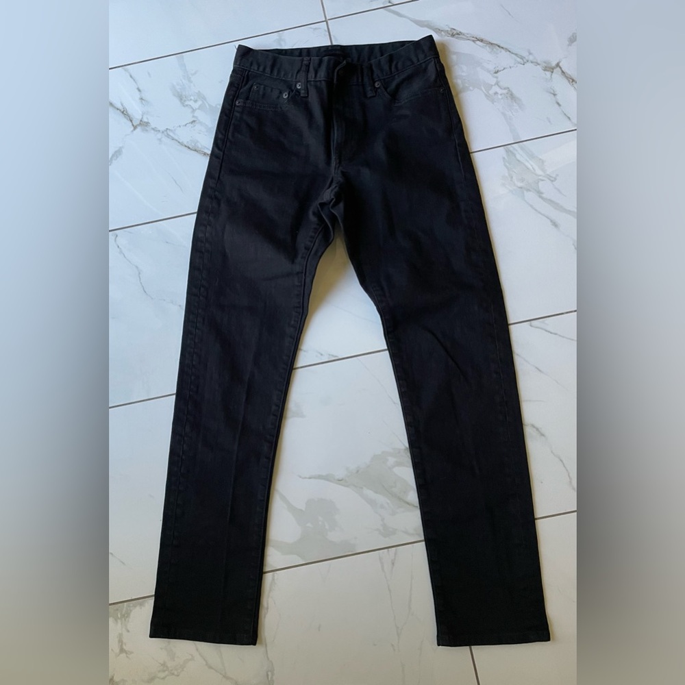 UNIGLO jeans for men blackj . Waist:28 x 29 inseam. New with out tags.